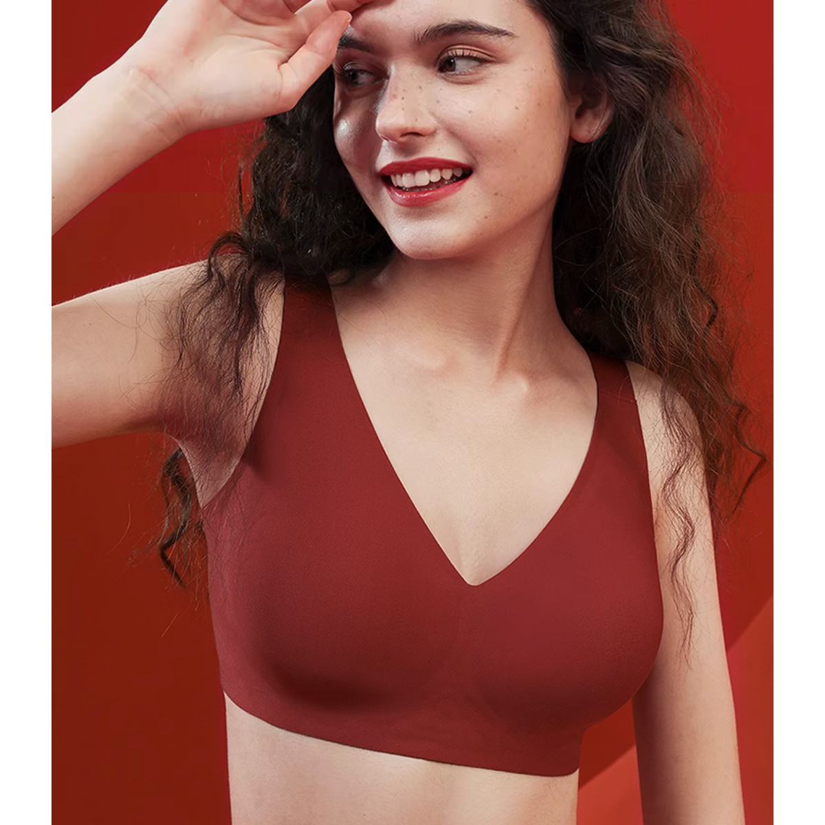 Rene Wireless Plunge Minimiser Bra in Creme