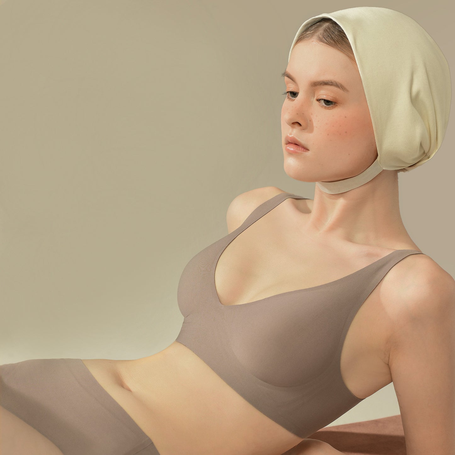 Bonnie Wireless Soft Plunge Bra in Avocado